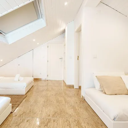 Charming Apartment-1 Minute To The Lägenhet *