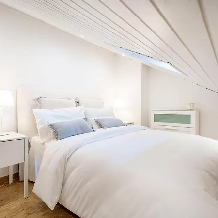 Lägenhet Charming Apartment-1 Minute To The *