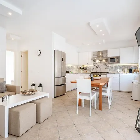 Charming Apartment-1 Minute To The * Назаре