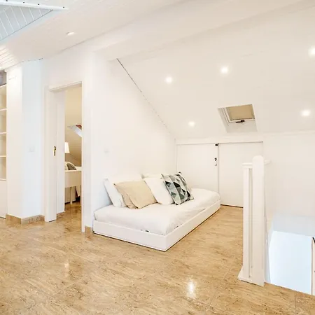 Charming Apartment-1 Minute To The