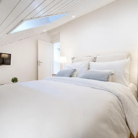 Charming Apartment-1 Minute To The Appartamento